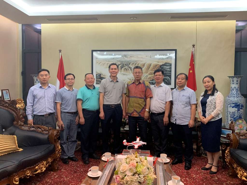 Gan Chenghui bertemu dengan Minister Counselor Wang Liping di Kantor Ekonomi dan Komersial China di Indonesia