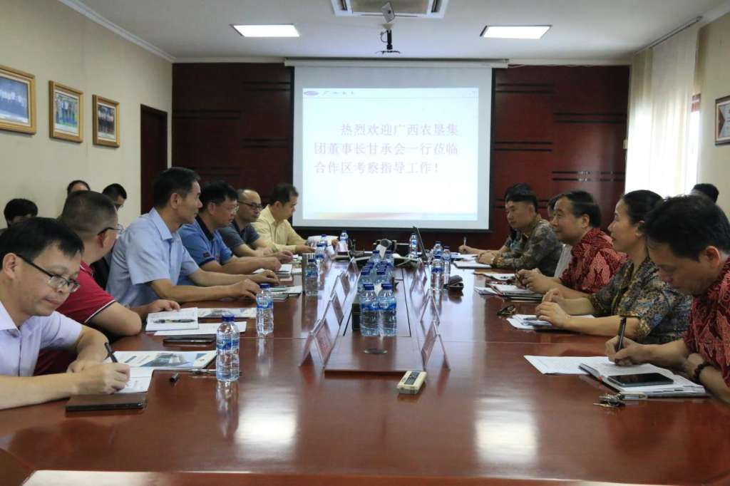 Gan Chenghui mengadakan pertemuan kantor di tempat
